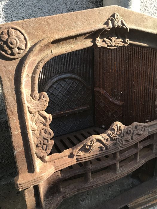 Камин чугунный литой