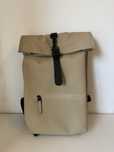 Mochila Rains Rucksack Bege