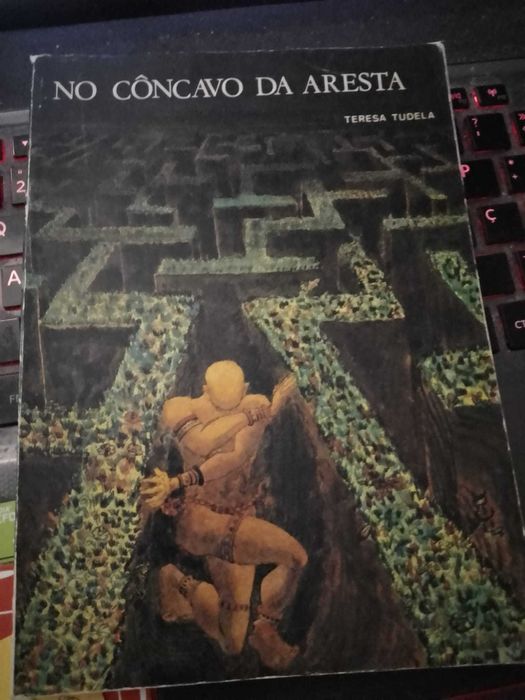 O nome da Rosa - Umberto Eco-9 ediçao-Difel-8E -Tshirt Gap-2E Desde 2E