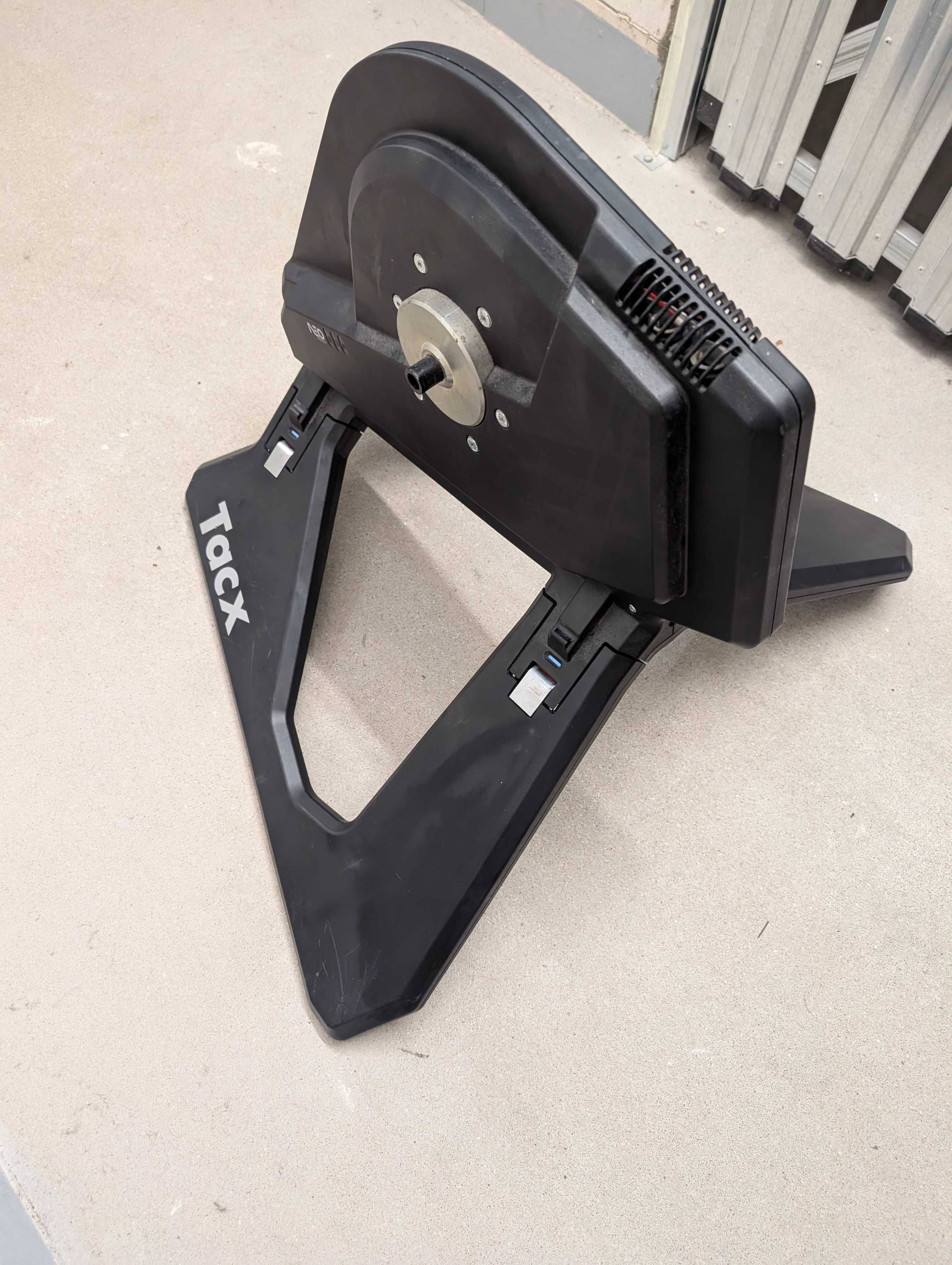 Tacx Neo Smart T2800 – trenażer interaktywny Direct Drive