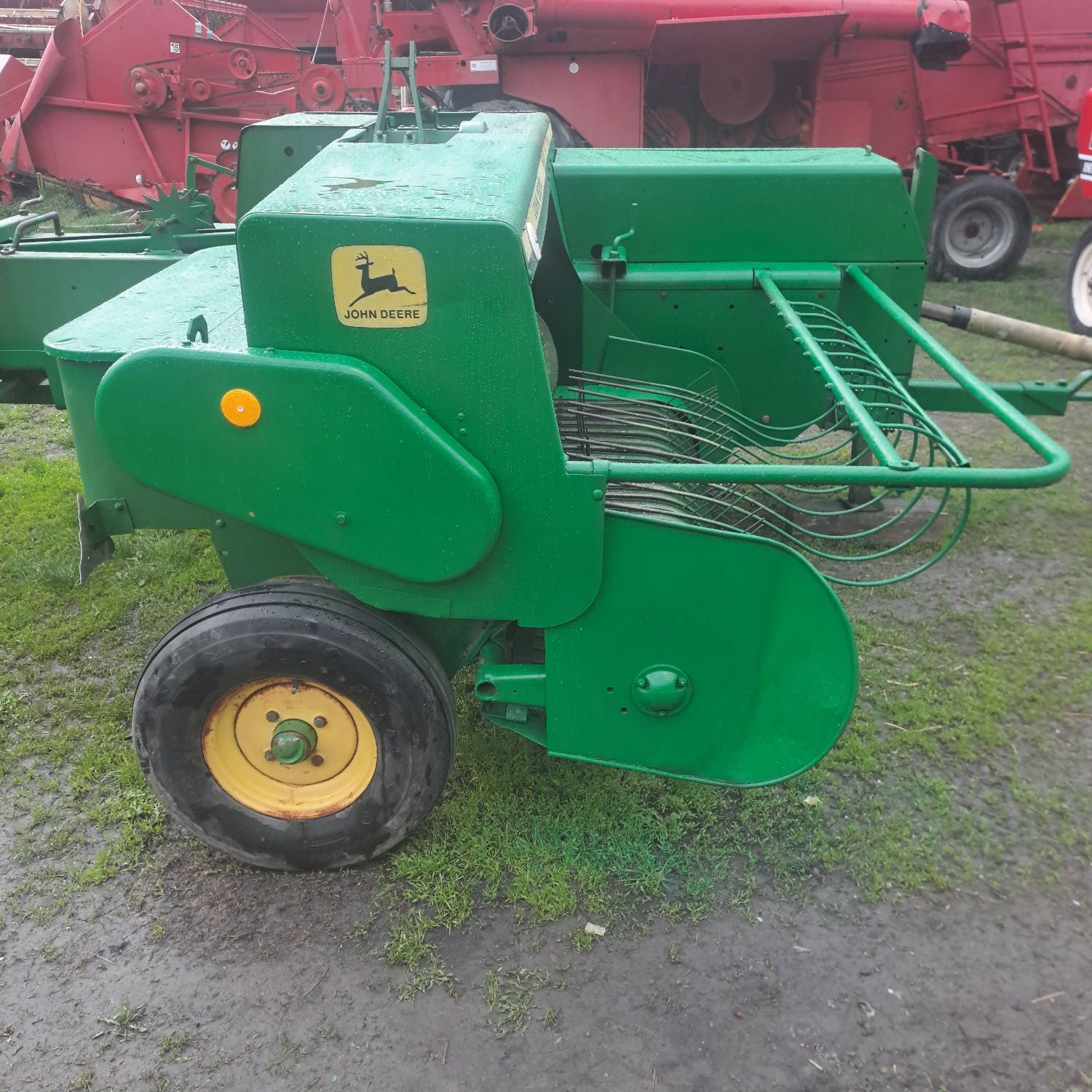 Прес- підбирачдо сіна та соломи JOHN -DEERE 332 332