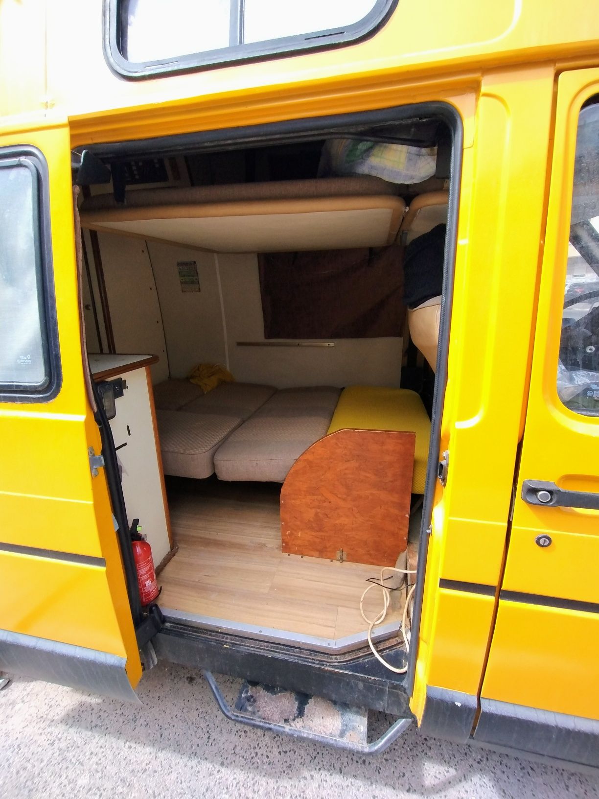 Autocaravana/autovivenda de origem(painel solar,wc,água quente)