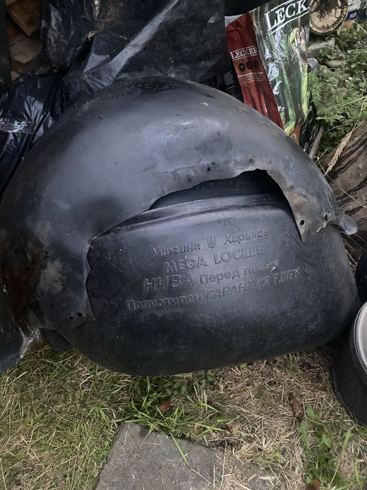 Скло бокове, підкрилки ВАЗ Нива 2121