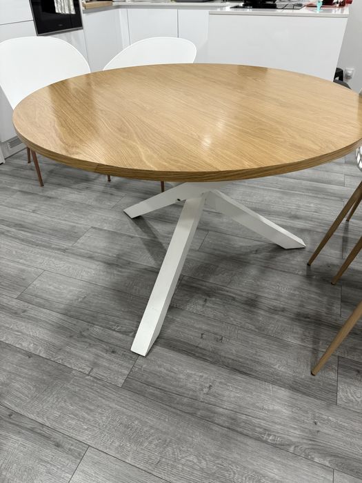 Mesa redonda + 4 cadeiras