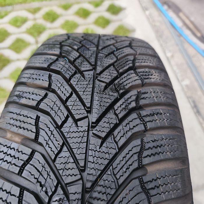 Felgi stalowe Mazda 5x114.3 opony zimowe 215/65 r16