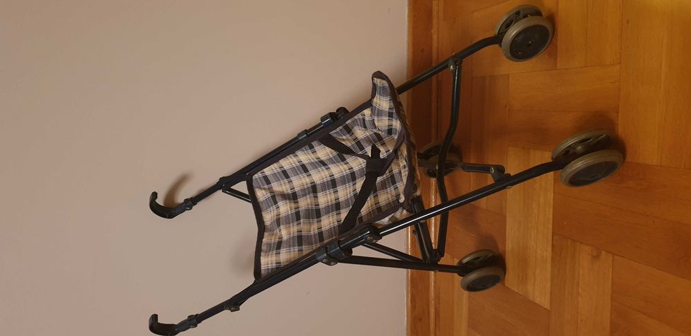 Wózek dla lalek Mothercare, lekki i niewielki