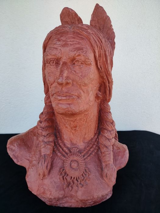 Duże masywne popiersie indiańskie Indianin