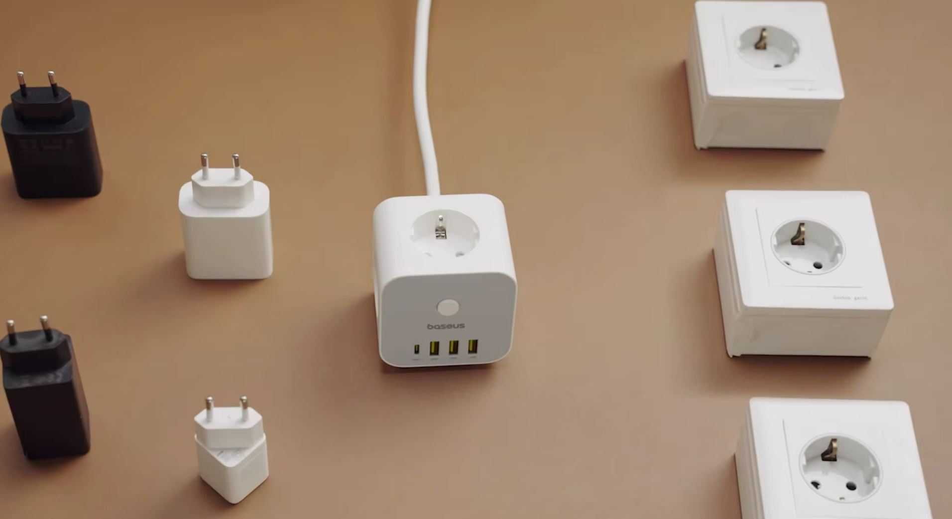 Мережевий зарядний пристрій із захистом в BASEUS GaN5 3AC+2U+2C 20W