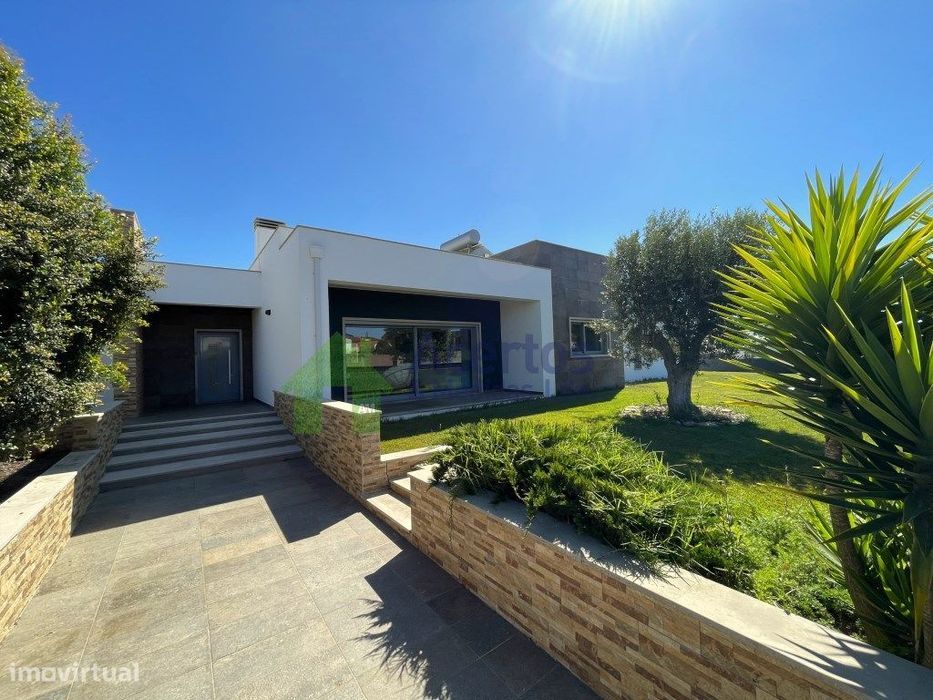 Moradia Térrea Com Jardim
