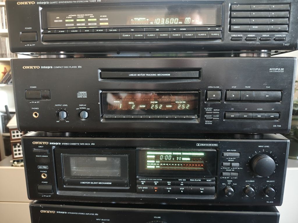 Onkyo Integra A807, Onkyo TA205, Onkyo DX 706, Onkyo T407 piloty