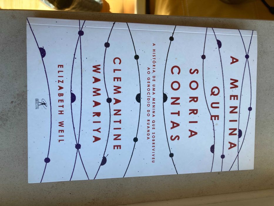Livro A menina que Sorria Contas
