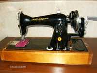 Швейная машинка Подолка с ручным приводом  2М-1
