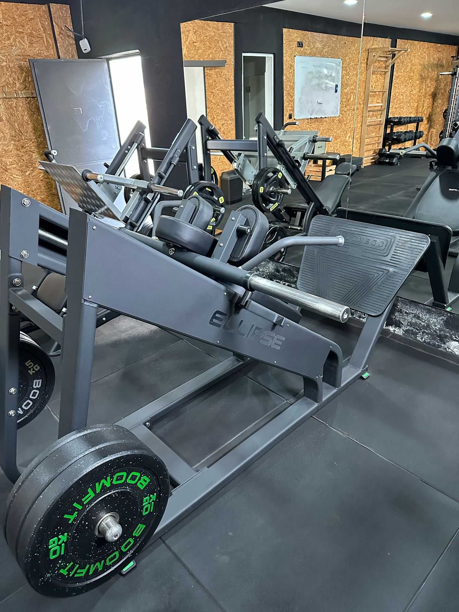 Máquina Hack Squat