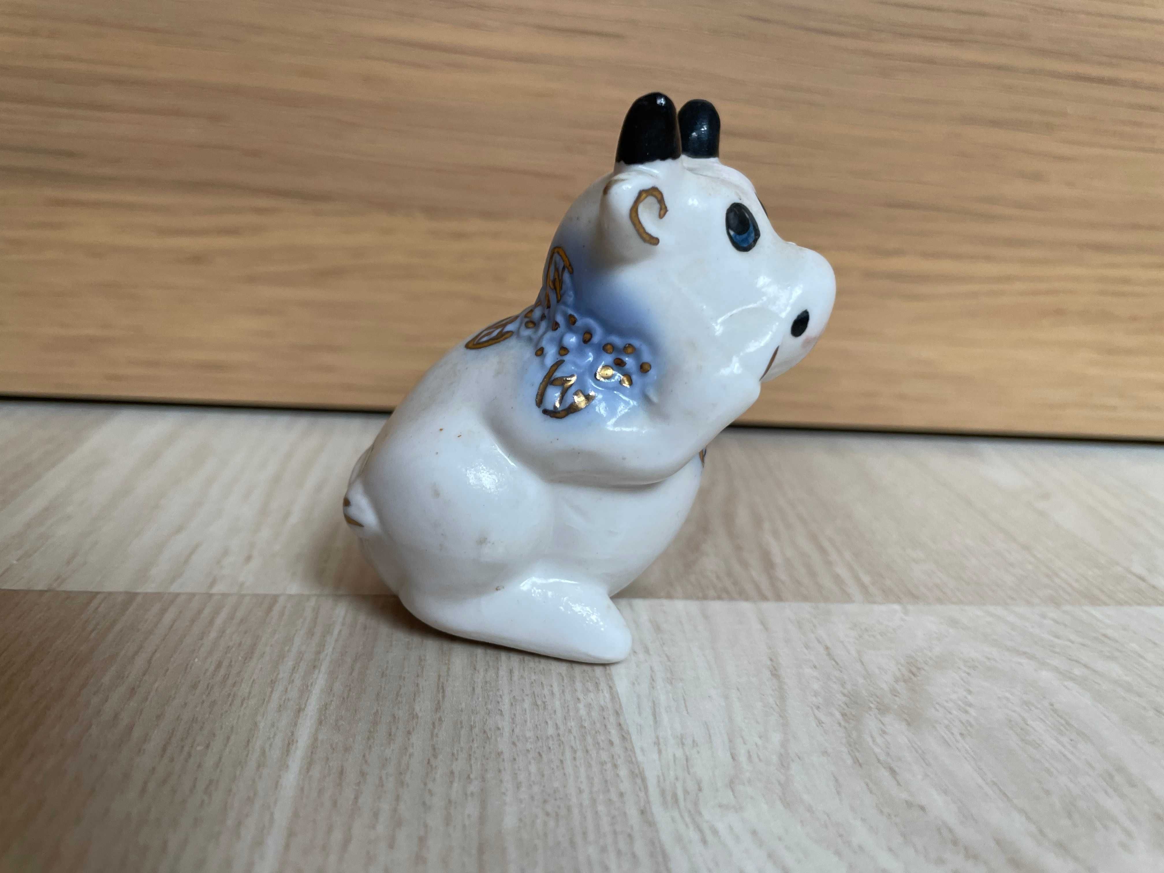 Solniczka porcelanowa w kształcie krowy