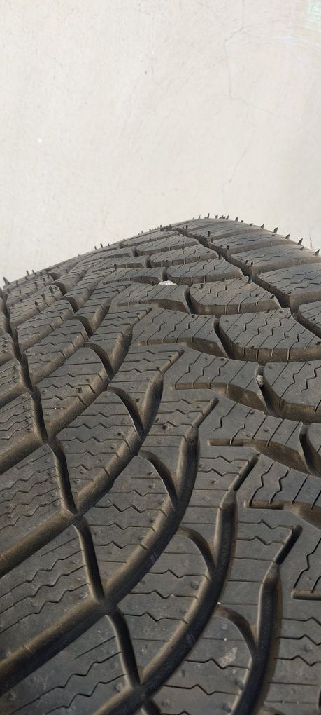 Зимняя резина 215/60 R16