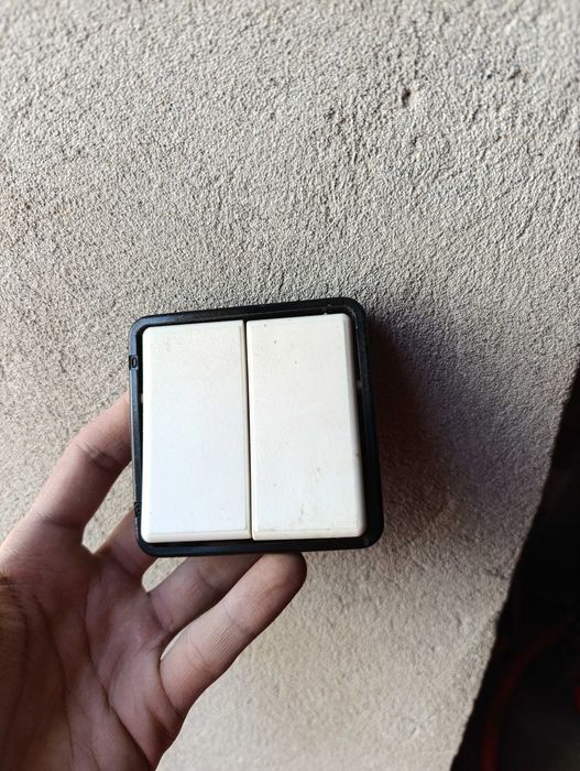 Виключатель настінний двойний