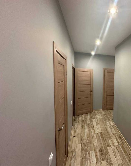 поклейка шпалер,фарбування стін, штукатурка стін, стяжка підлоги та ін