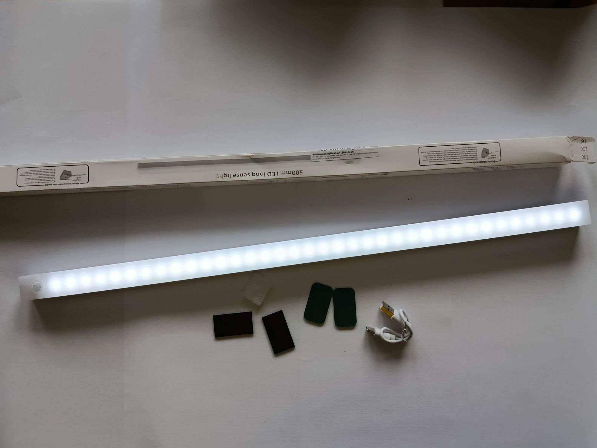 Akumulatorowa lampa LED 50cm. z czujnikiem ruchu