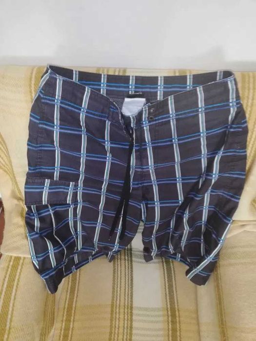 Calções de banho de marca (Billabong, Carhartt e Lefties)