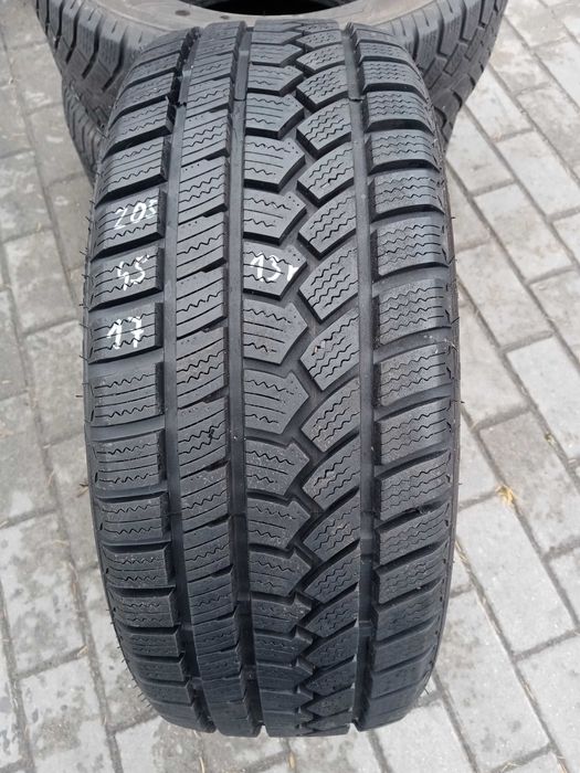 Opona zimowa Ovation 205/45/17 pojedyncza