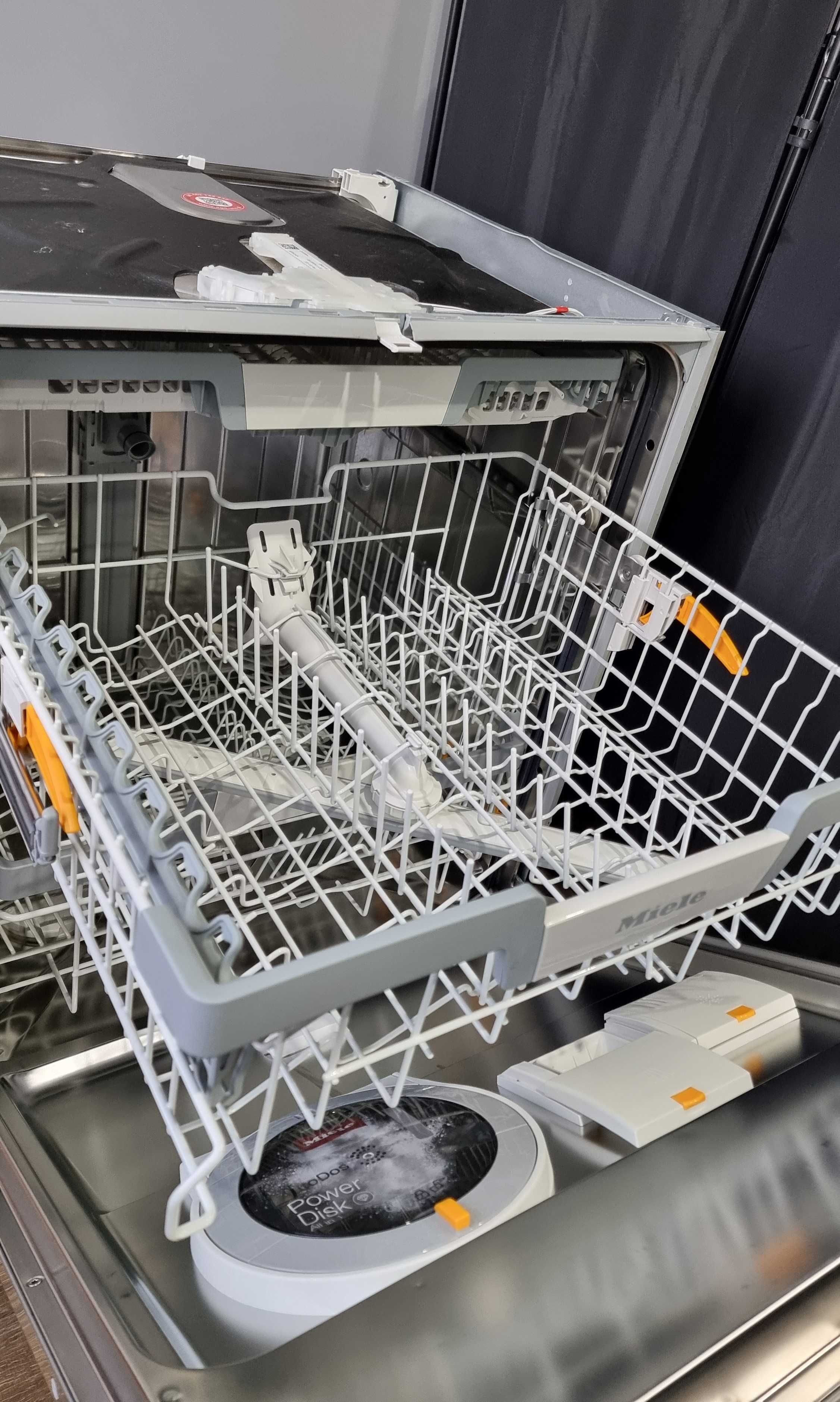 Zmywarka z widocznym panelem Miele G 7110 SCi, AutoDos, PowerDisk