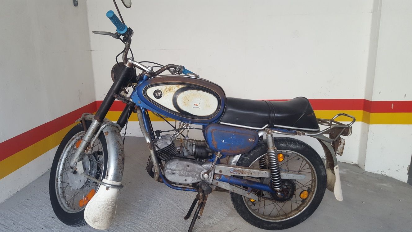 Motorizada antiga Casal