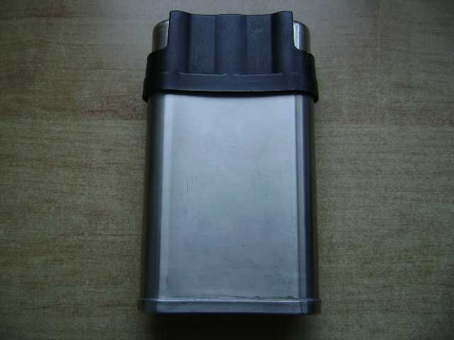 Starocie z PRL - Piersiówka angielska duża 7 OZ. + 3 kieliszki mini