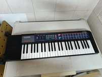 Órgão Casio usado