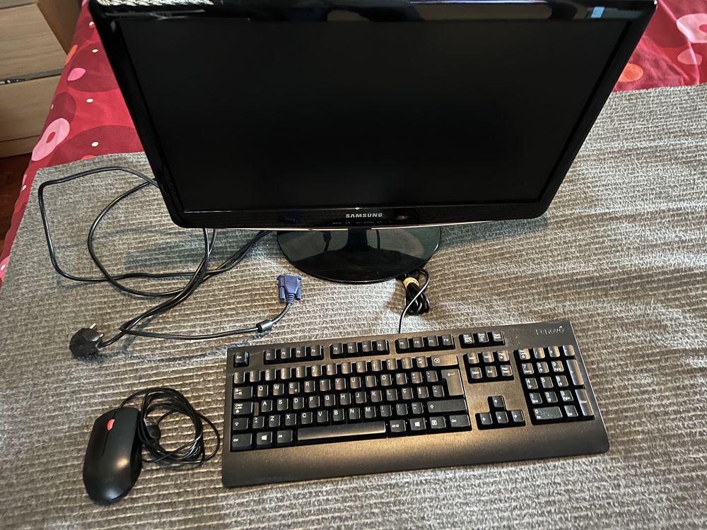 Monitor e teclado