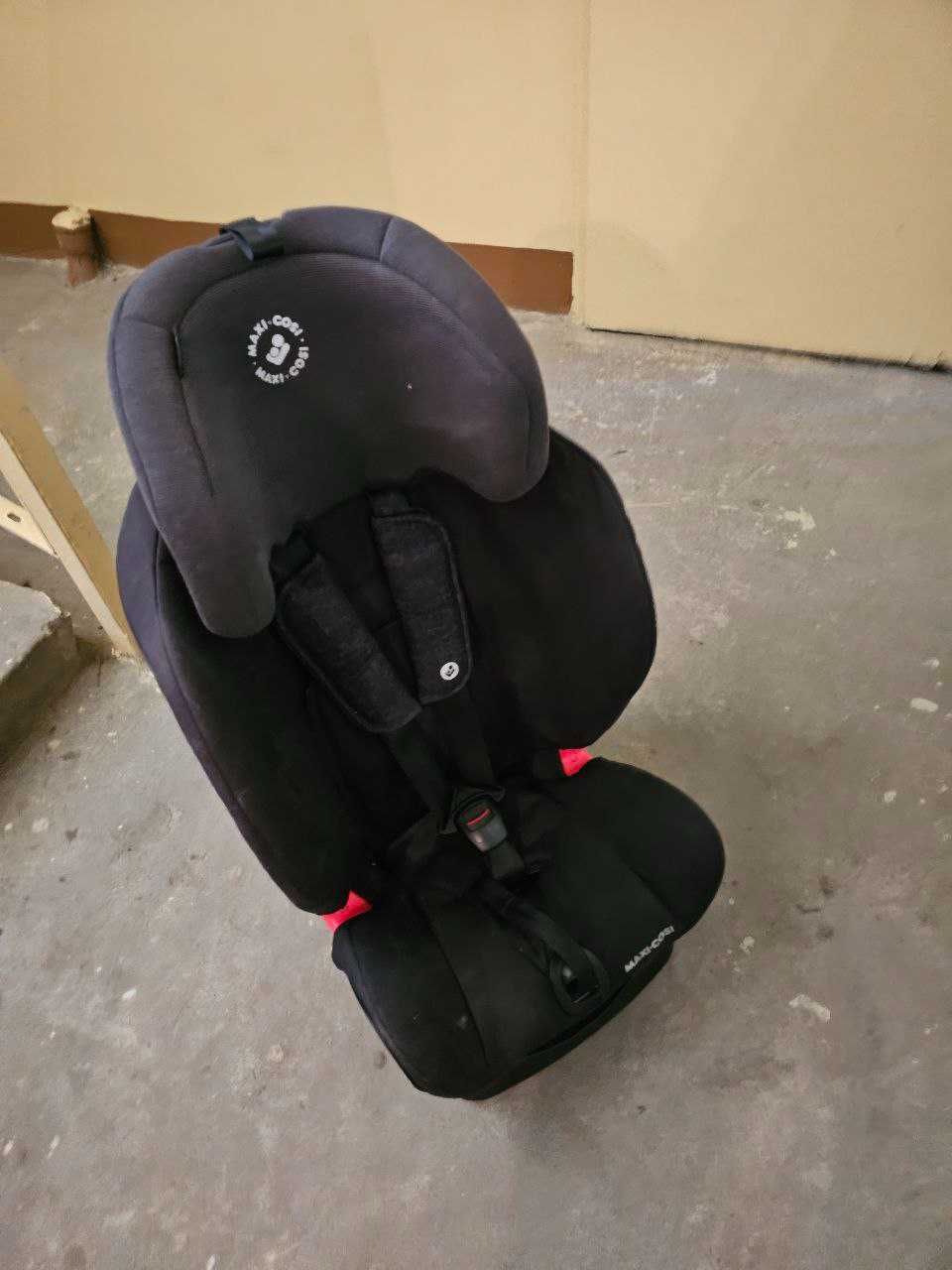 Maxi Cosi Titan 9-36kg Isofix w dwóch kolorach