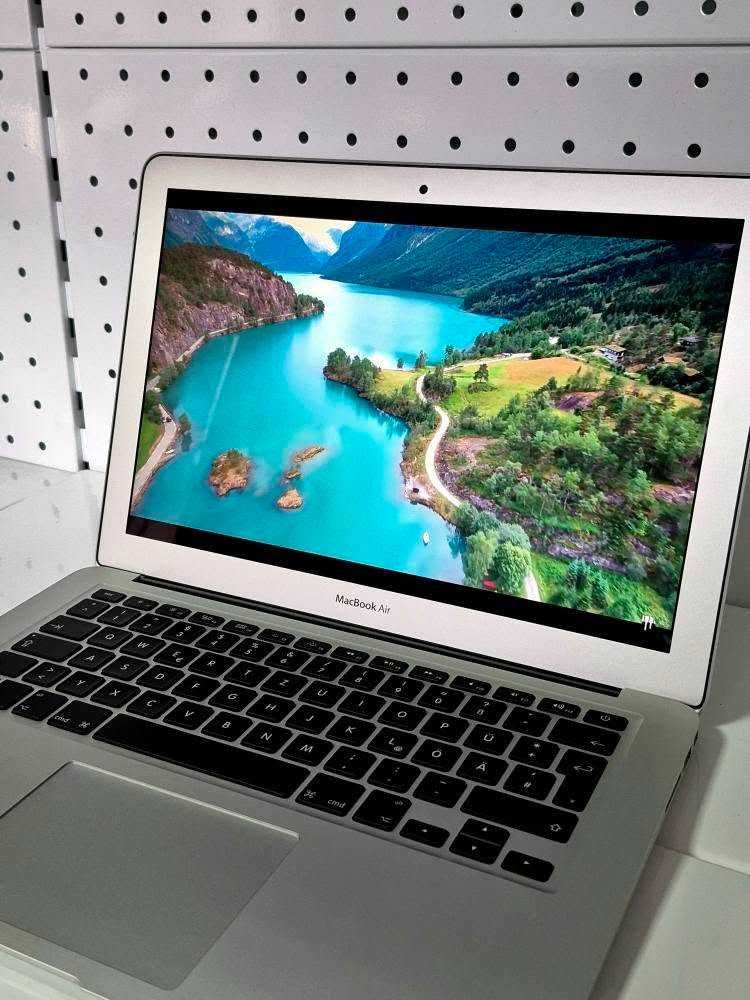 Ноутбук Apple MacBook Air 13.3” A1466