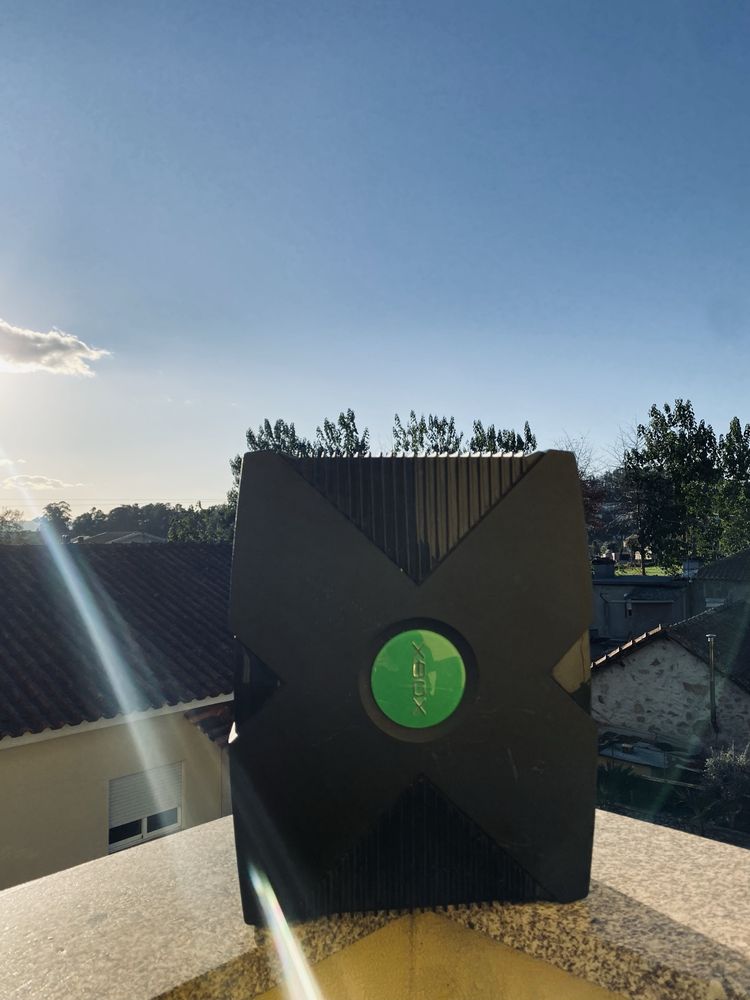 VENDO Xbox Clássica + 2 Jogos + 1 Comando - FUNCIONANDO BEM