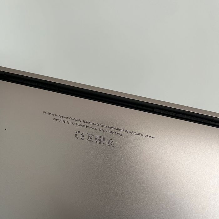 MacBook Pro 13 2019 CORE I7-8569U 2.80 GHZ 16GB RAM 256GB