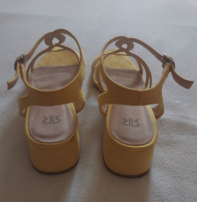 Sandálias Amarelas Pé Estreito, 37