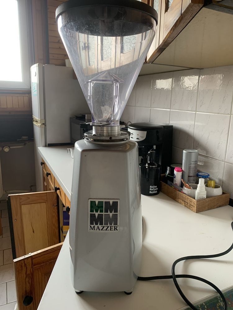 Młynek do kawy, włoskiej marki Mazzer, model: Super Jolly