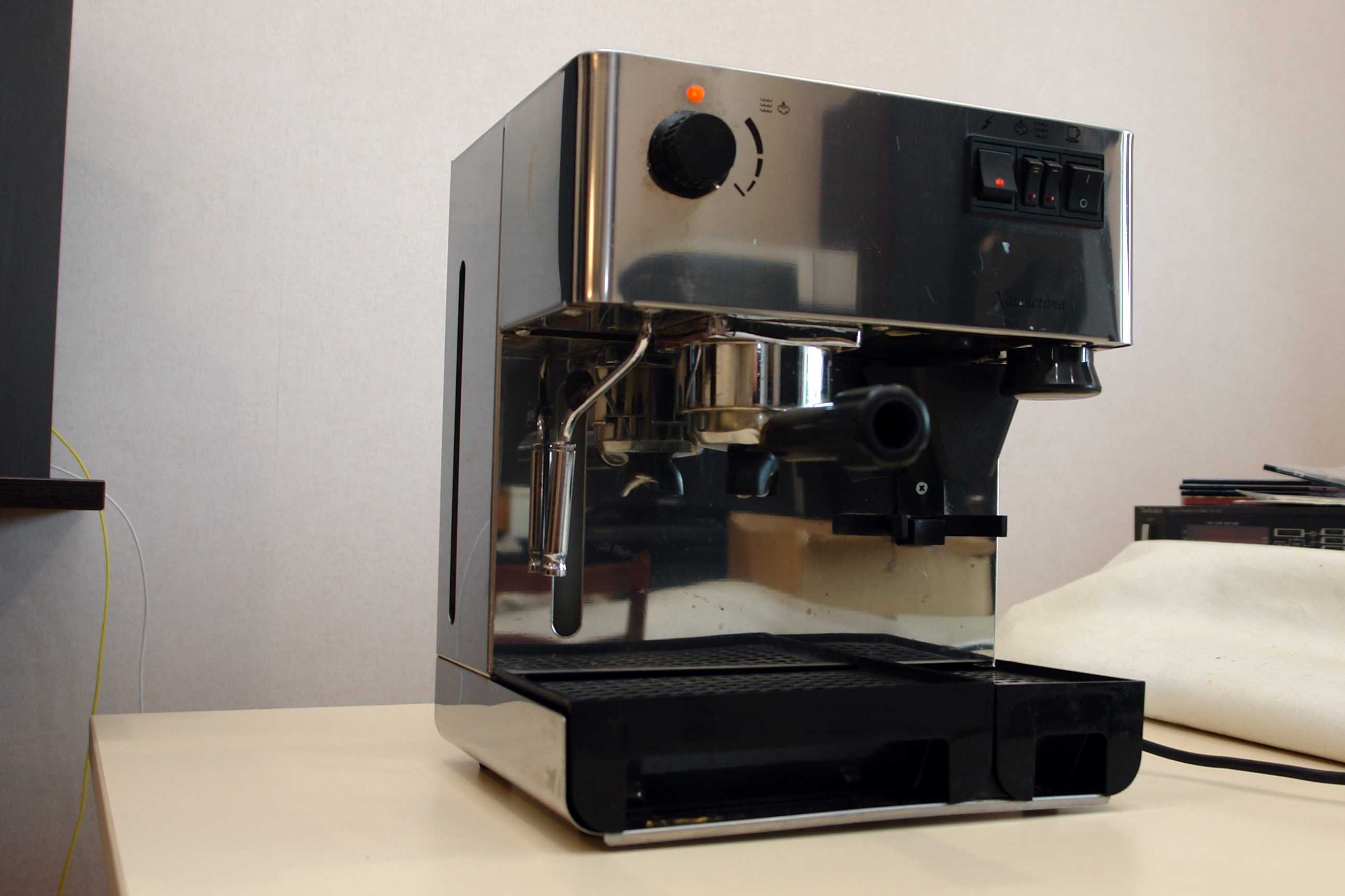 Кофемашина кофеварка с кофемолкой Napoletana Macc. Caffe. Италия.