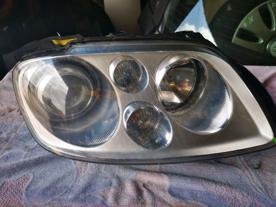 VW TOURAN 1T1 FAROL DTO - FF040