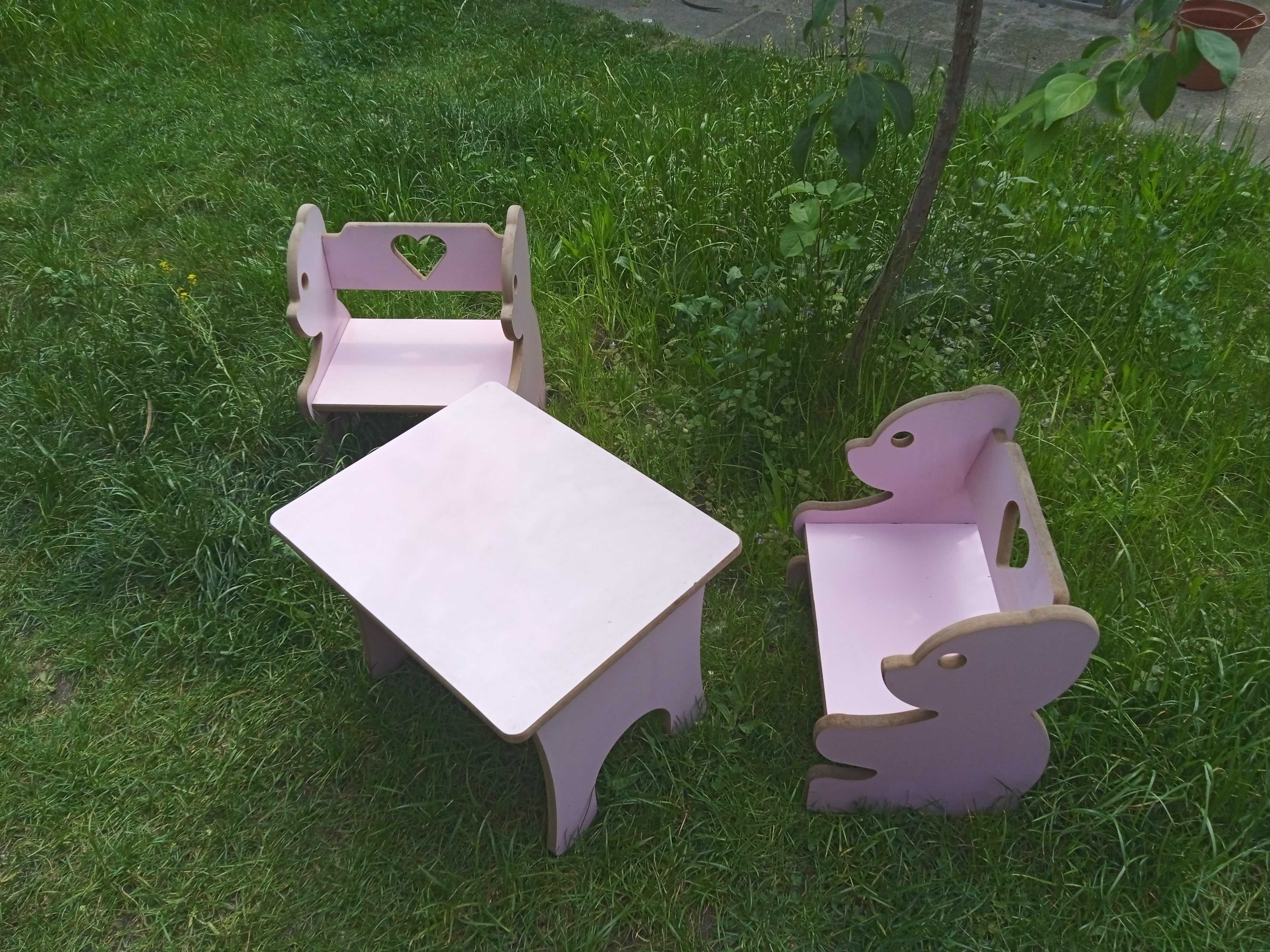 Stoliczek z krzesełkami