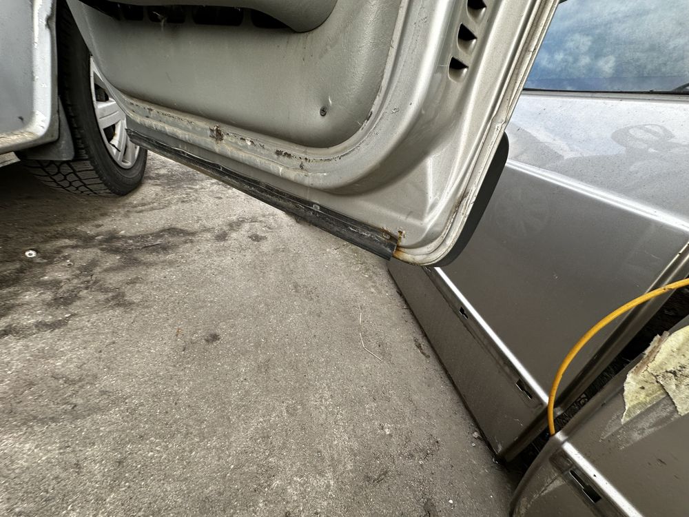 Drzwi Vivaro A Prawe przód L147