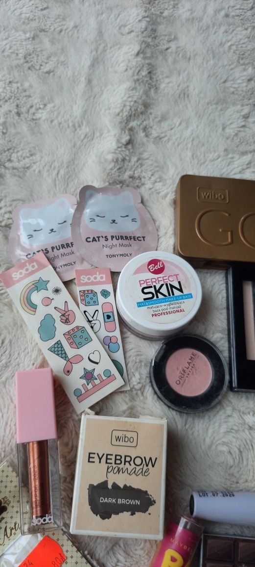 Zestaw kosmetyków do makijażu| Lovely, wibo  sephora