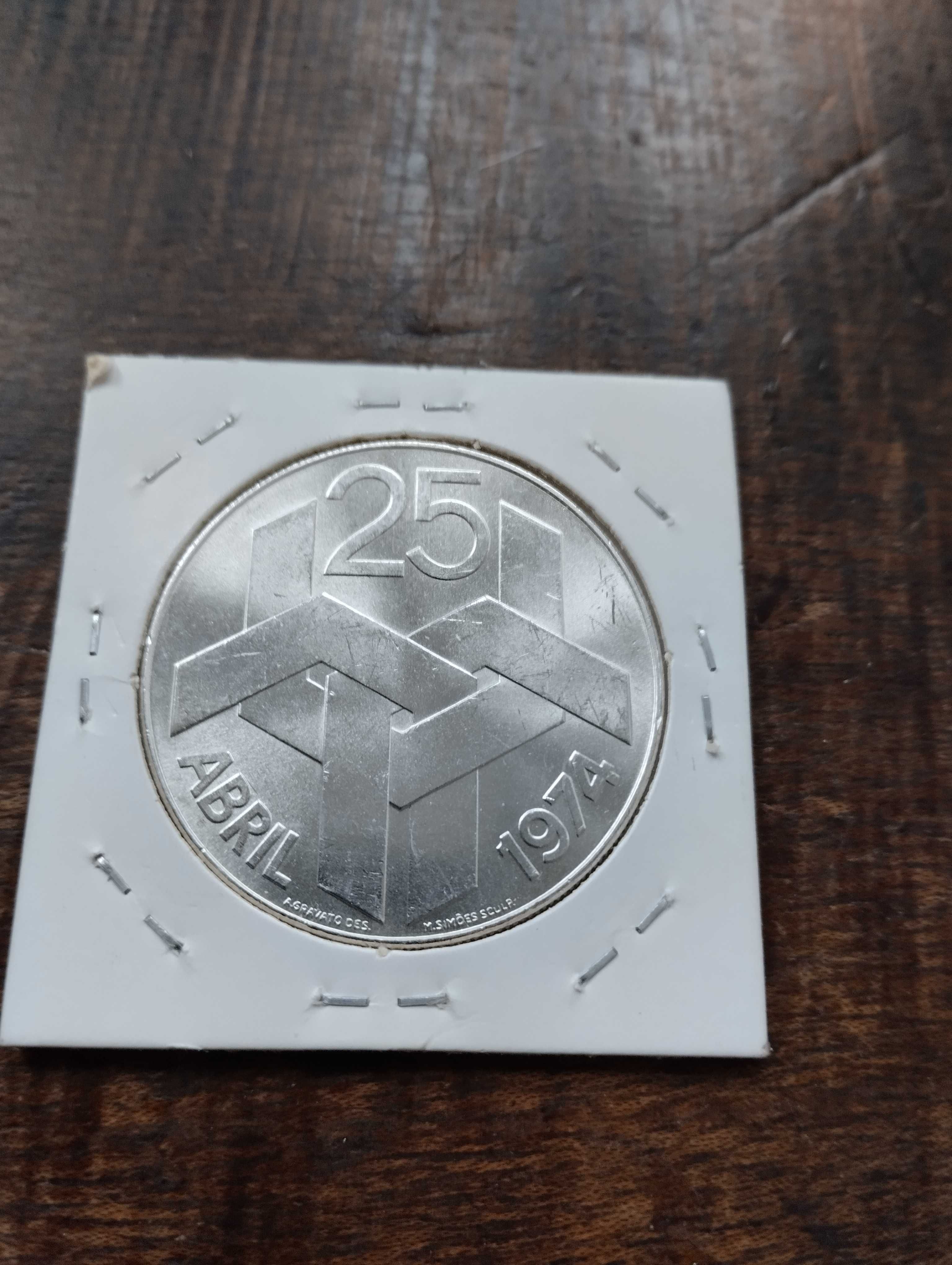 Moedas de 250 e de 100 escudos em prata-25 de Abril-1976