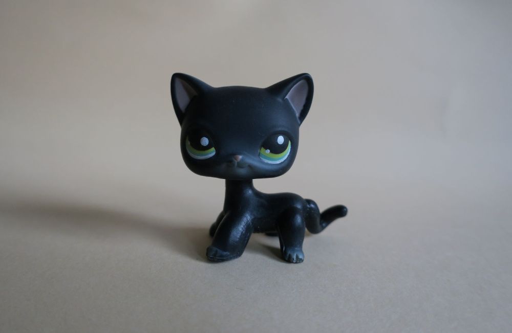 Czarny kot shorthair pet shop Lps różowe uszy