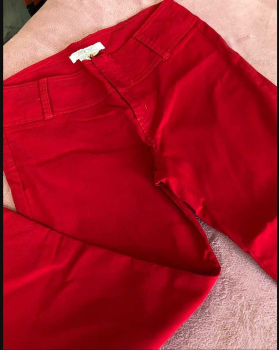 Calças curtas pela canela vermelhas - Zara