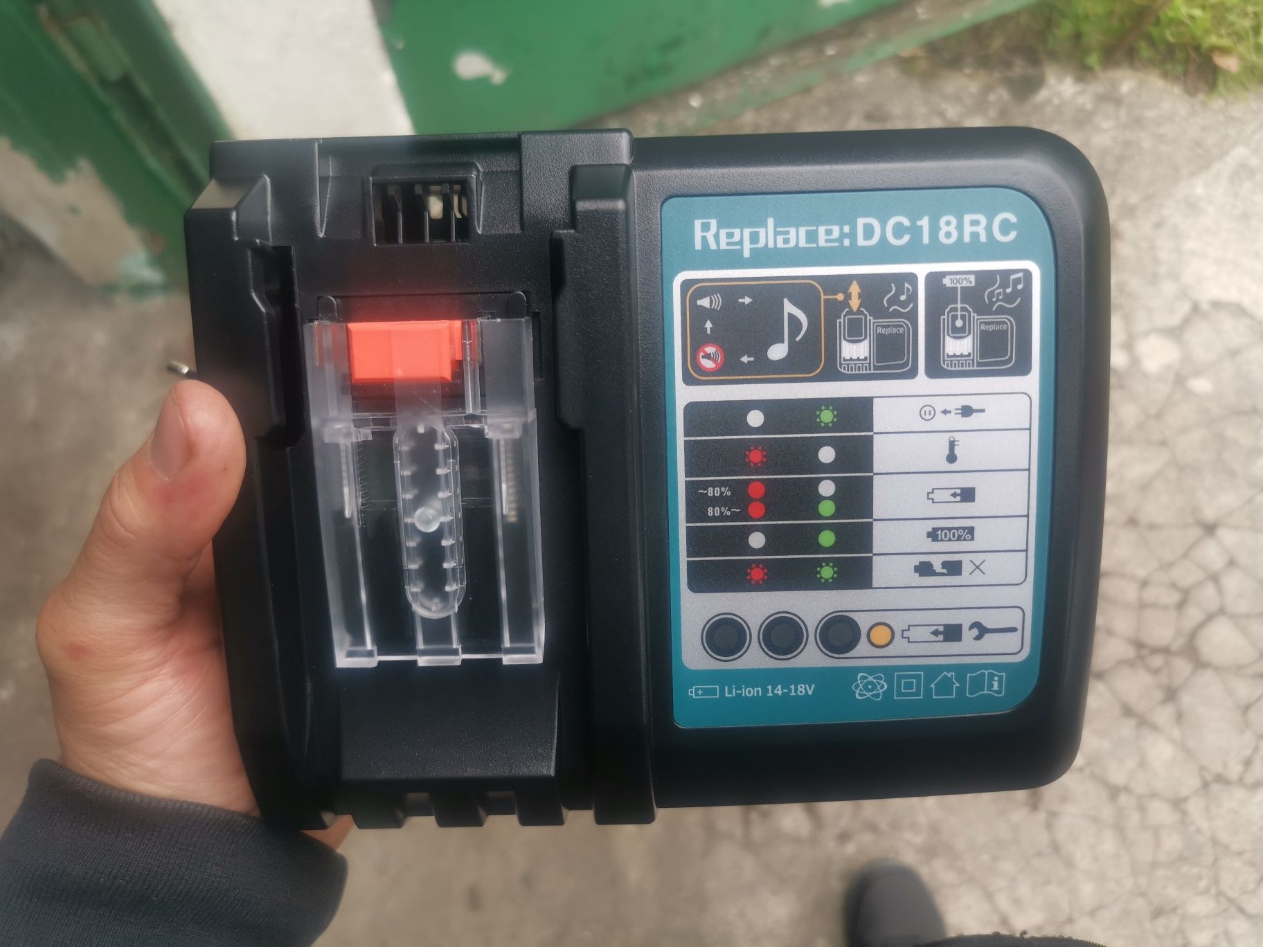 Szybka ładowarka DC18RC kompatybilna z akumulatorem Makita 14,4 V i 18
