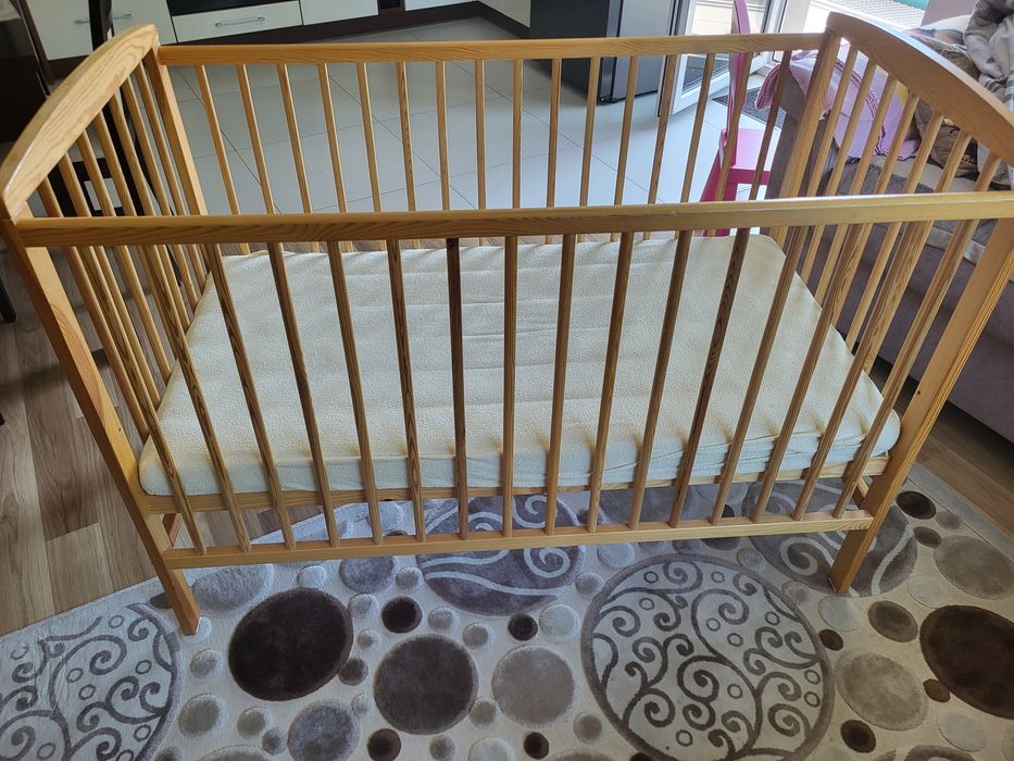 Sprzedam łóżeczko dzieciece 120x60 z materacem