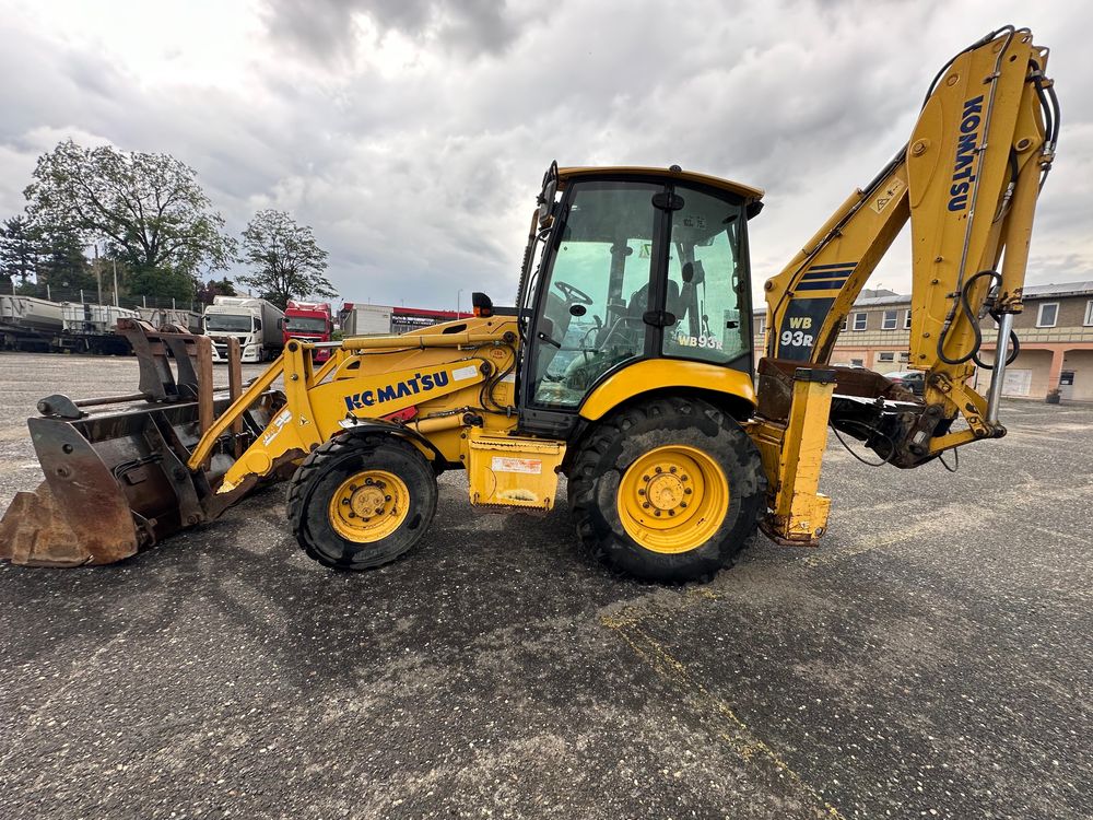 Koparko ladowarka komatsu wb93r-5