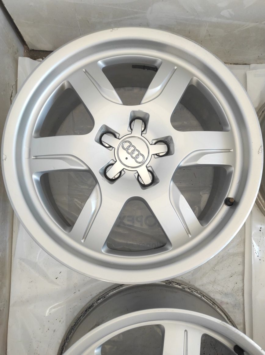 376 Felgi aluminiowe ORYGINAŁ AUDI R 17 5x112 otwór 66