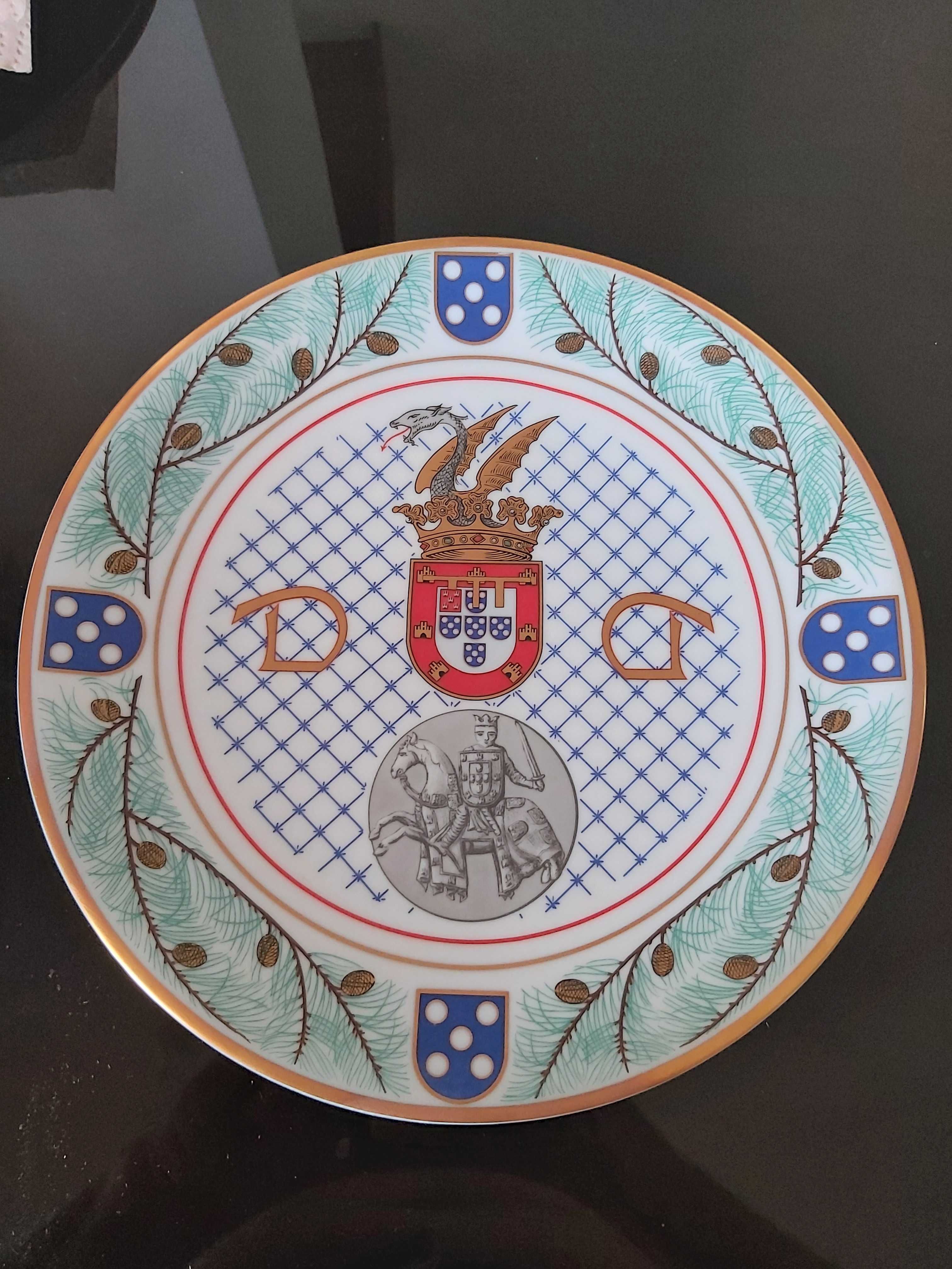 Pratos porcelana homenagem casamento D. Duarte Pio e batizado filhos