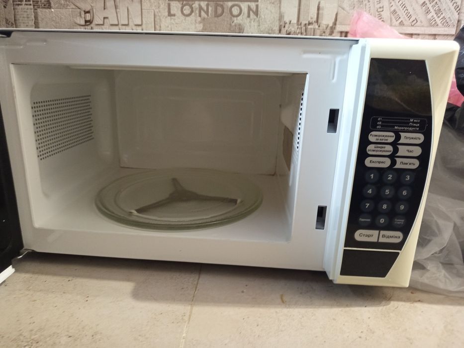 Продам б/у микроволновку