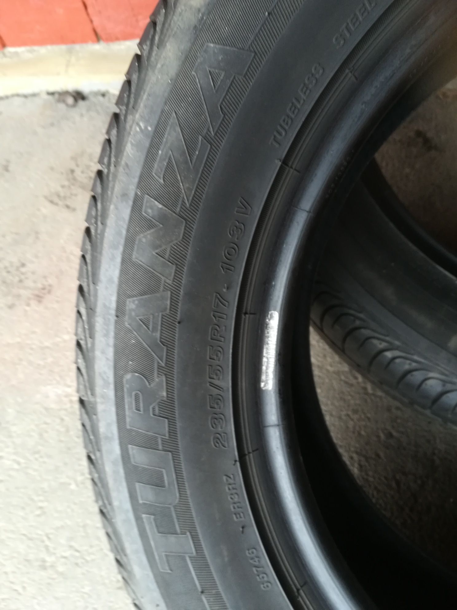 Шины 235/55/17. Bridgestone.